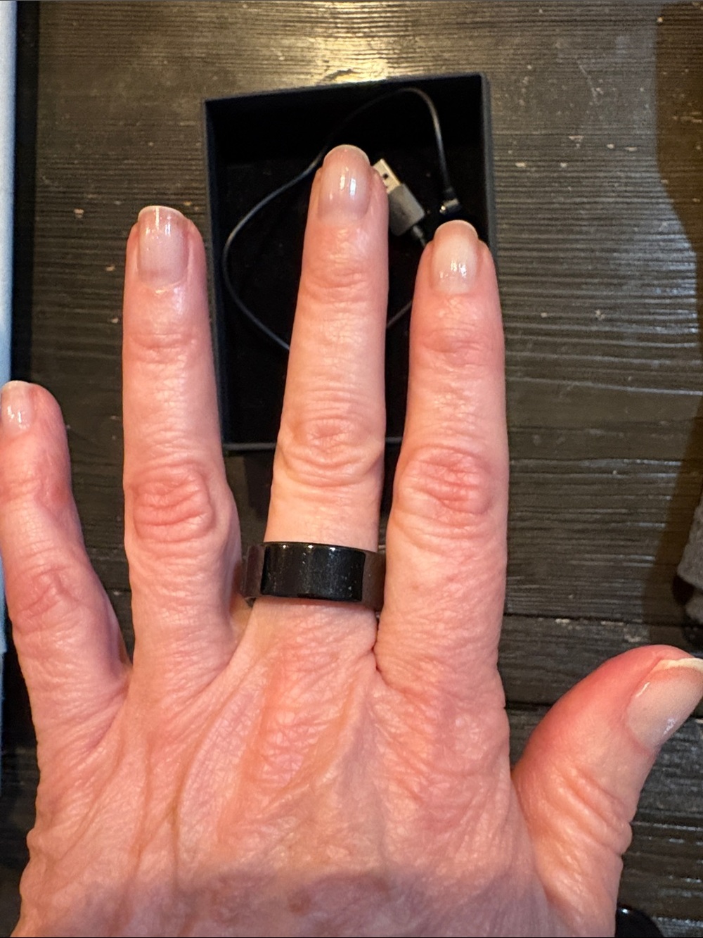 Oracle Health Tracker Ring with Charging Cable - Sleek Minimalist Design